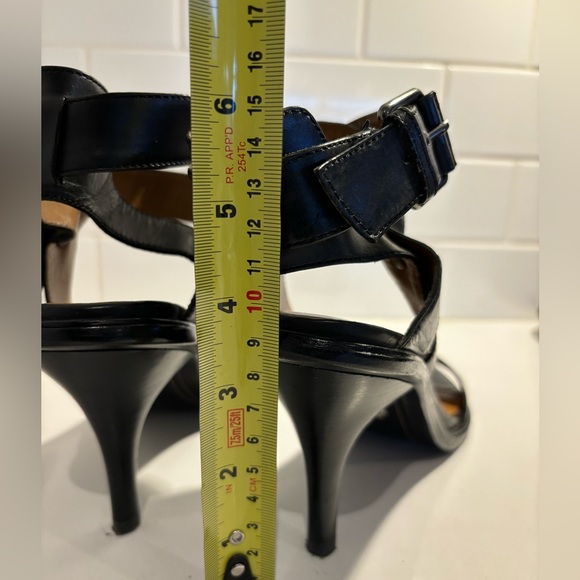 Kenneth Cole Collection Heels - Picture 5 of 11